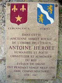 Plaque relative à Antoine Héroët apposée à l'entrée de l'abbaye de Cercanceaux