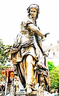 Monument à Jeanne Hachette (1851, détail), Beauvais par Vital Gabriel Dubray. 