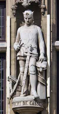 Statue de Robert de Cassel sur la façade de l'hôtel de ville de Dunkerque.