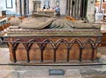 Tombe de Guillaume de Longue-Épée, 3ème compte de Salisbury, dans la cathédrale de Salisbury, Angleterre (Source : wiki/Guillaume de Longue-Épée/ Auteur Bernard Gagnon)