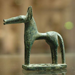 Cheval en bronze de style laconien trouvé à Olympie, v. 740 av. J.-C., musée du Louvre.