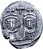 Demi- silique frappée sous Héraclius, représentant le fils d'Héraclius Héraclius Constantine (à gauche) et Martine (à droite)