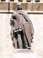 Statue de Richard 1er sur le socle de la statue du Conquérant à Falaise