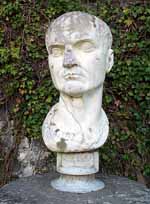 Buste de Mécène (homme d'État romain, écrivain et patron des poètes, 70-8 av. J.-C.), situé à Coole Park, Co. Galway, Irlande (source : Cgheyne)