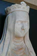 Tête de la statue du gisant de Jeanne d'Évreux conservée au Musée du Louvre. Œuvre de Jean de Liège, vers 1372. Source : wiki/Jeanne d'Évreux/ licence : CC BY 3.0