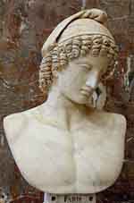 Buste romain en marbre représentant Ganymède, 2ème siècle, musée du Louvre, Paris. Source : wiki/ Ganymède/ domaine public
