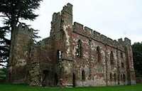 Les ruines du manoir construit par Robert Burnell à Acton Burnell, dans le Shropshire.