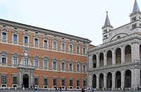 La place Saint-Jean du Latran avec le palais et la loggia delle Benedizioni.