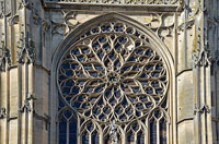 La rose du bras sud de la cathédrale Saint-Étienne de Sens