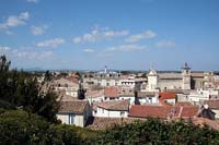 Mauguio ( Hérault ) dont Pierre 1er de Melgueil était comte - vue générale vers le nord, depuis la motte. À l'horizon, le pic Saint-Loup 