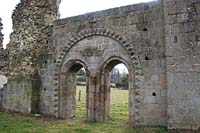 Ruines de l'abbaye de Savigny.