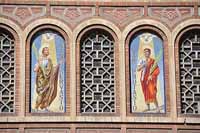 Église Mare de Déu de la Bonanova de Barcelone. Mosaïques sur la façade Saints Gervasius et Protasius
