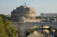Castel Sant'Angelo connu aux 10ème et 11ème siècles comme la forteresse romaine des Crescentii (domum Crescentii). 