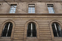 Inscription collège d'Harcourt, sur la façade de l'actuel lycée Saint-Louis, boulevard Saint-Michel, Paris 6ème aujourd'hui (photo archive lj)