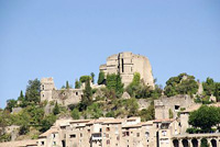 Château de la famille du Puy-Montbrun à Montbrun-les-Bains (photo JarnaQuais)
