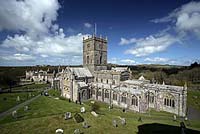 Cathédrale Saint David et palais épiscopal au Pays de Galles. Source : wiki/Pays de Galles/Alan Thomas / Attribution : Cathédrale Saint-David et palais épiscopal / CC BY-SA 2.0">