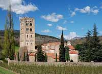 L'abbaye de Saint-Michel de Cuxa. Source : wiki/ Abbaye Saint-Michel de Cuxa/ licence : CC BY-SA 4.0