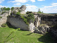 Château d'Ivry-la-Bataille, L'intérieur du donjon et l'accès aux salles basses.