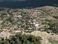Le village de Kurşuntepe depuis le point le plus élevé du site de l'ancienne Scepsis.