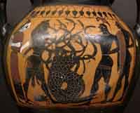 Héraclès et Iolaos combattant l'Hydre de Lerne, amphore à figures noires, 540-530 av. J.-C., musée du Louvre (CA 7318). source : wiki/Iolaos/ domaine public