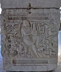 Orphée charmant les bêtes sauvages avec sa lyre, sarcophage du 3ème siècle av. jc (musée archéologique de Thessalonique (Inv. 1246))