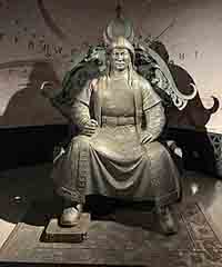 Statue de Modu Chanyu à Oulan-Bator. Source : wiki/ Modu Chanyu/ licence : CC BY-SA 4.0