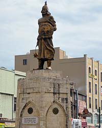 Monument élevé à la mémoire de Suleiman 1er dans la ville de Tarse dans l'actuelle Turquie.