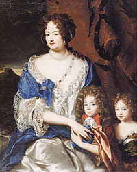 Portrait de Sophie Dorothée, princesse de Hanovre, avec ses enfants Georg (le futur roi George II de Grande-Bretagne) et Sophie Dorothée (la future reine Sophie Dorothée de Prusse). Source : wiki/ Sophie-Dorothée de Brunswick-Lunebourg/ domaine public
