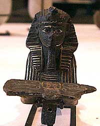 Sphinx en bronze de Siamon – Musée du Louvre. Source : wiki/ Siamon/ domaine public