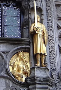En façade de la Basilique du Saint-Sang de Bruges,Thierry d'Alsace et Sibylle d'Anjou