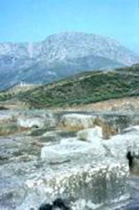 Le temple du mont Taphiasos dans l'ancienne ville de Calydon