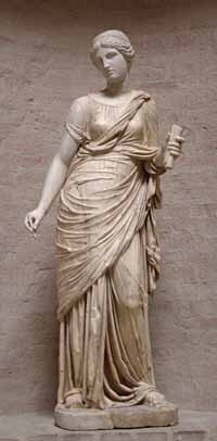 Sculpture ayant les attributs de Calliope, copie romaine d'après un groupe statutaire grec des muses, Munich ( glyptothèque de Munich). 