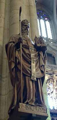 Statue en bois Sacerdos de Lyon (église Saint-Nizier de Lyon) 