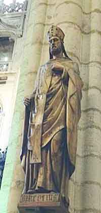 Statue en bois de Nizier de Lyon dit Saint Nizier, église Saint-Nizier de Lyon. Source : wiki/ Nizier de Lyon/ licence : CC BY-SA 4.0